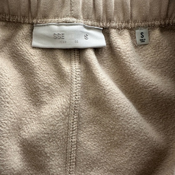 Fear of God Essentials Cream Athletic Shorts - Picture 3 of 7
